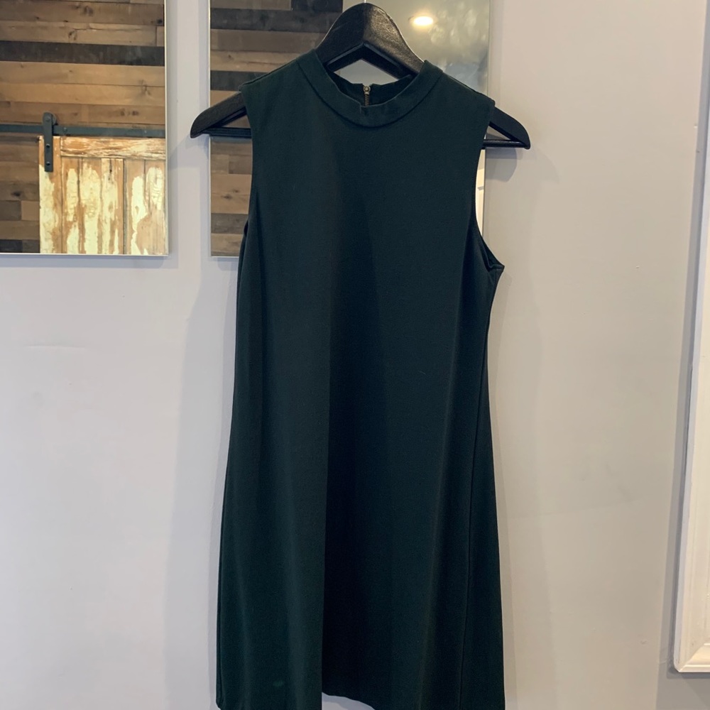 Rich green sleeveless dress. Size M.